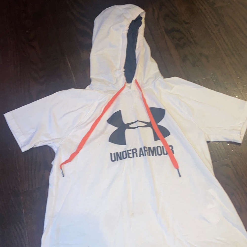 Underarmor T-shirt with Hood 🏋️‍♀️